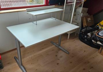 Prachtig, stabiel bureau, kantoor kwaliteit, met opzetstuk - afbeelding 2 Prachtig, stabiel bureau, kantoor kwaliteit, met opzetstuk - afbeelding 2