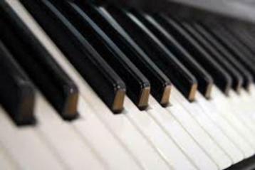Piano's en Keyboards uit voorraad leverbaar beschikbaar voor biedingen