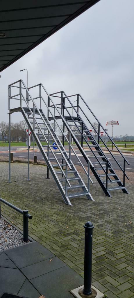 Stalen trappen van 2,6 t/m 4.0mtr op voorraad now1308, Doe-het-zelf en Verbouw, Ladders en Trappen, Nieuw, Trap, 2 tot 4 meter