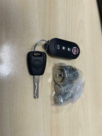 Fiat 500 Originele sleutel set  beschikbaar voor biedingen