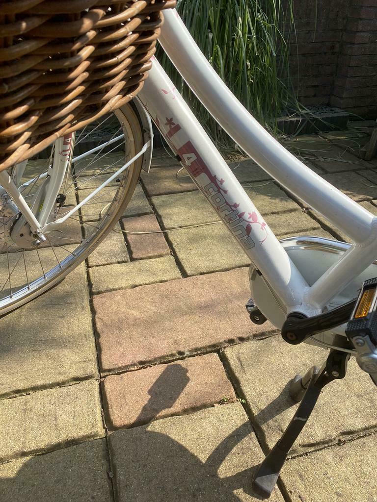 ≥ Zeer nette mooie damesfiets — Fietsen | Dames | Omafietsen — Marktplaats