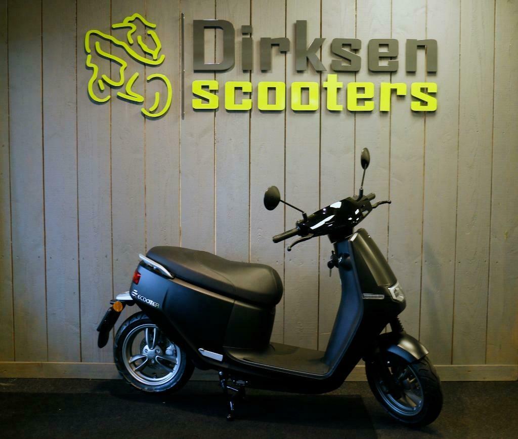 ≥ AGM Ecooter E2 S30 elektrische scooter — Scooters | Overige merken —  Marktplaats