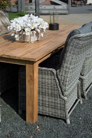 Combineer uw tuinstoelen met onze eigen Teakhouten tafels! beschikbaar voor biedingen