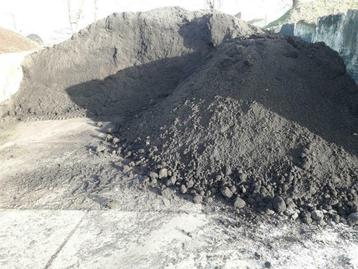 Gezeefde bemeste teelaarde, keurcompost gezeefd tuinturf. beschikbaar voor biedingen