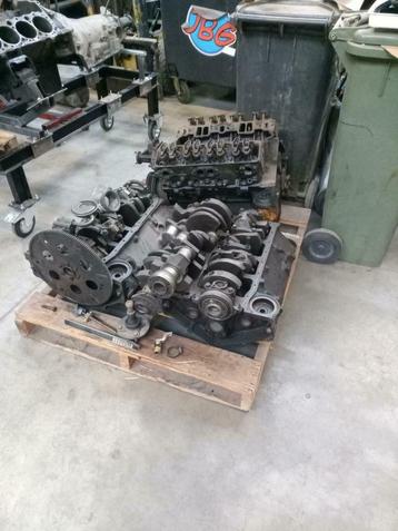 diverse Chevrolet v8 motoren voor decoratie  beschikbaar voor biedingen