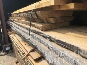 Gedroogd eiken planken balken en schaaldelen barnwood