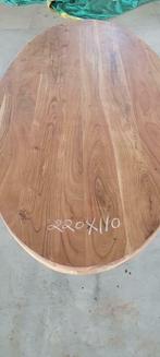 ovale acaciahouten tafels met zwarte matrix/spinpoot