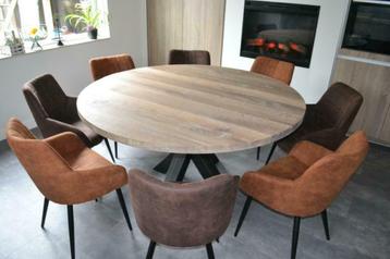 Ronde Eiken Tafels  beschikbaar voor biedingen