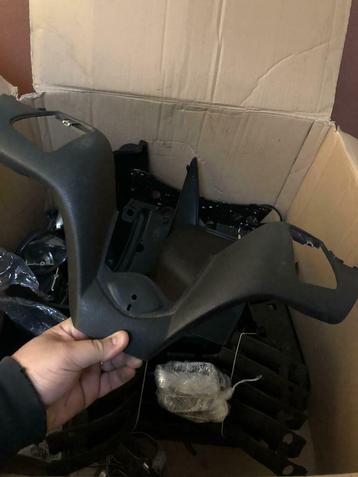 Diverse Piaggio Mp3 lt 500 stuur kappen / onder windscherm  beschikbaar voor biedingen