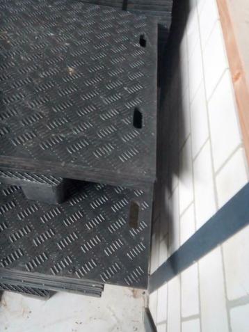  kunststof rijplate nieuw 2cm dik 4 handvaten met antislip  beschikbaar voor biedingen