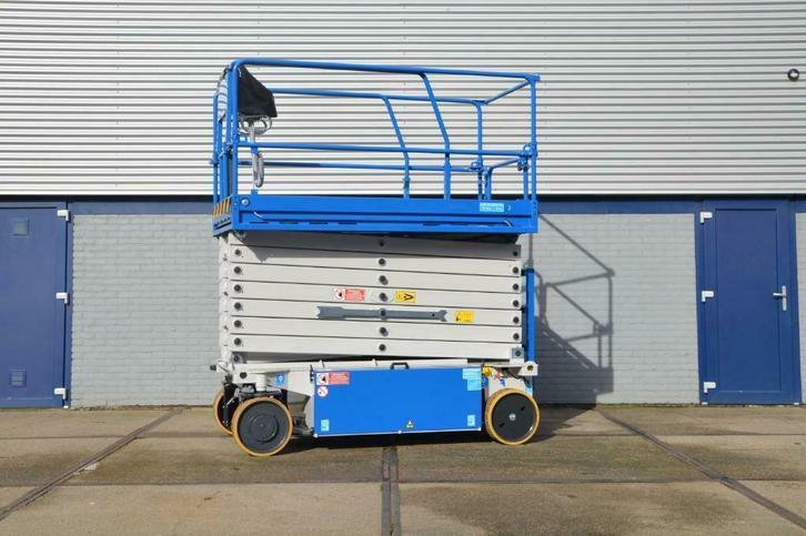 14 meter schaarhoogwerker, Compact X14E, Zakelijke goederen, Machines en Bouw | Liften, Steigers en Ladders, Ophalen of Verzenden