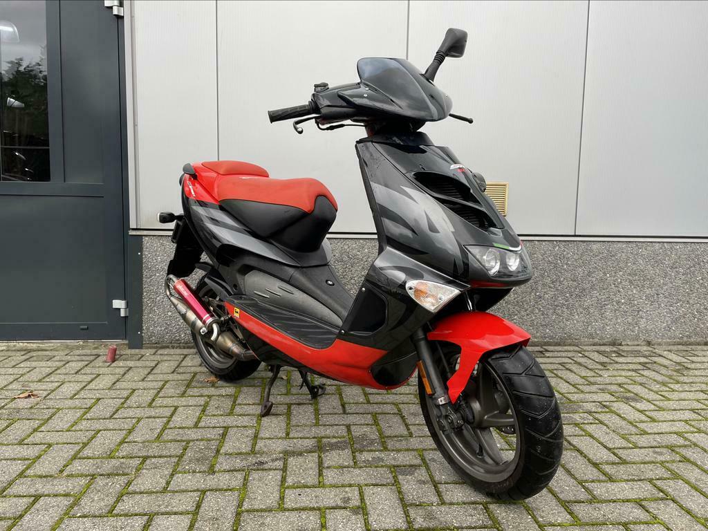 ≥ APRILLIA SR50 WATERGEKOELD!! Rode yasuni R! — Scooters | Aprilia —  Marktplaats