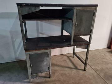 Werkbank 150 cm. met kast en lade beschikbaar voor biedingen