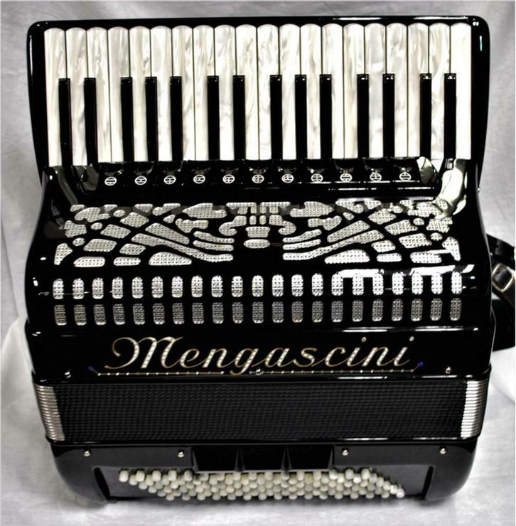 Mengascini Aurora IV, Muziek en Instrumenten, Accordeons, Zo goed als nieuw, Toetsaccordeon, 96-bas, Overige merken, Ophalen of Verzenden