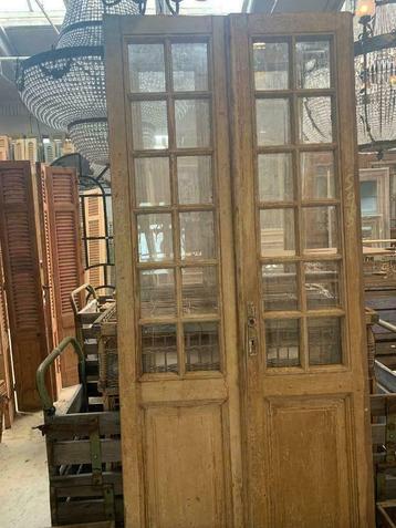 Deuren met glas beschikbaar voor biedingen