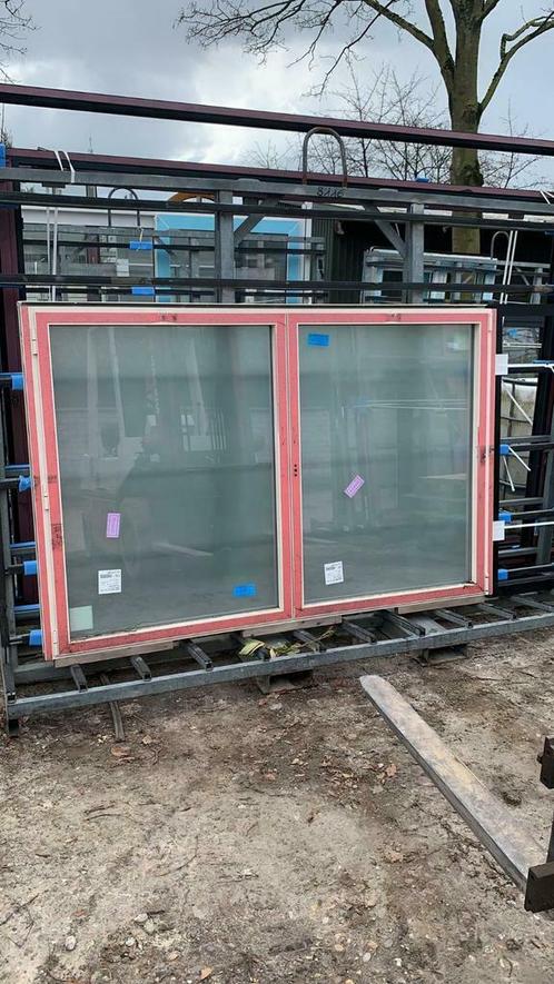 (80) Nieuw aluminium draai kiep raamkozijn met melkglas, Doe-het-zelf en Verbouw, Kozijnen en Schuifpuien, Nieuw, Raamkozijn, Aluminium