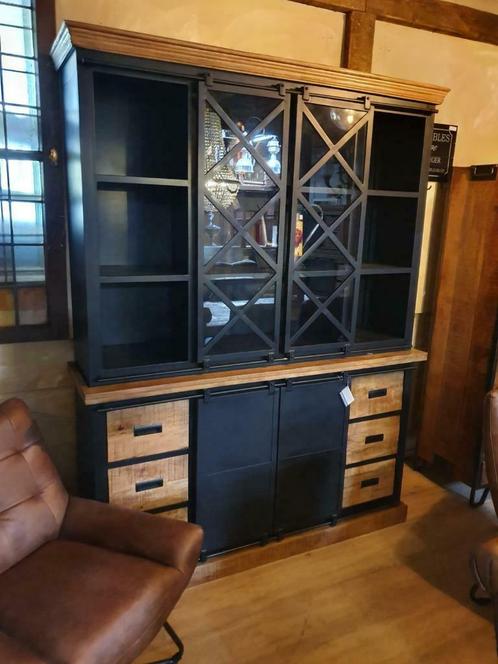 Kast, industrieel, hout en ijzer, 2.12 m x 2.12 m, Huis en Inrichting, Kasten | Vitrinekasten, Nieuw, 200 cm of meer, 200 cm of meer