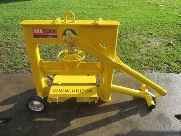 TE HUUR: Matom steenknipper beschikbaar voor biedingen