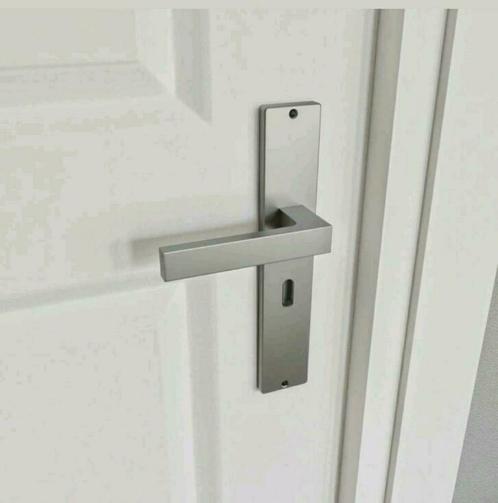 #2 Design RVS look deurklink op schild met sleutelgat, Doe-het-zelf en Verbouw, Hang- en Sluitwerk, Nieuw, Ophalen of Verzenden