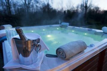 JULI-AUG2-20psFrieslanditwiid bungalow buitenspa sloep sauna beschikbaar voor biedingen