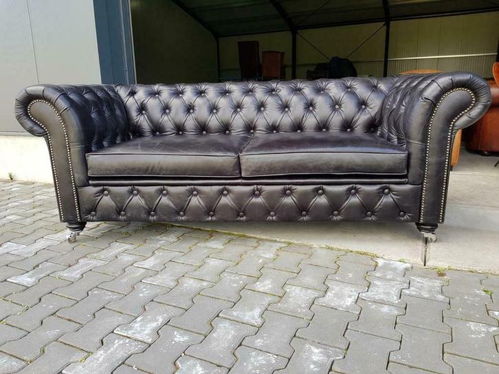 NIEUWE Chesterfield bank vintage zwart + GRATIS BEZORGD, Huis en Inrichting, Banken | Bankstellen, Nieuw, Rechte bank, Leer, Ophalen