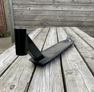 Mooi Black Dragon StuntStep Deck (Zwart)