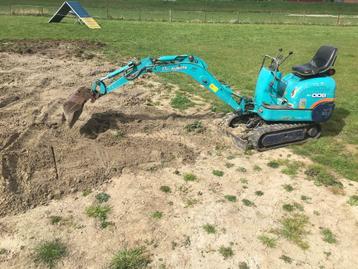 Minigraver afgraven , vlakken , wortels verwijderen  beschikbaar voor biedingen