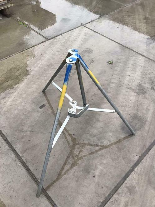 Nette gebruikte stempelstatieven tbv schroefstempels, Doe-het-zelf en Verbouw, Steigers, Ophalen
