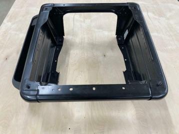 Volkswagen T5/ T6 Transporter sokkel rechts onder stoel beschikbaar voor biedingen