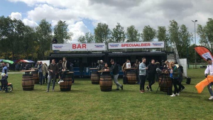 Festival container met dakterras bar container buitenbar, Hobby en Vrije tijd, Feestartikelen | Verhuur, Nieuw, Ophalen
