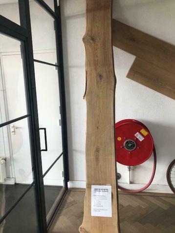 eiken schaaldelen boomstam tafel beschikbaar voor biedingen