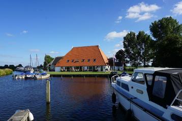 Vakantiehuisje huren Friesland a/h water met sloep of Fiets