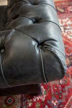 Nieuwe Chesterfield bank. Zwart leer. 2 zits. Rundleer., 150 tot 200 cm, Ophalen of Verzenden, Rechte bank, Nieuw