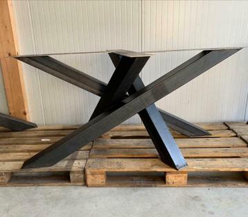 Stalen twist poot, matrix onderstel, tafelpoten staal, 3D  beschikbaar voor biedingen