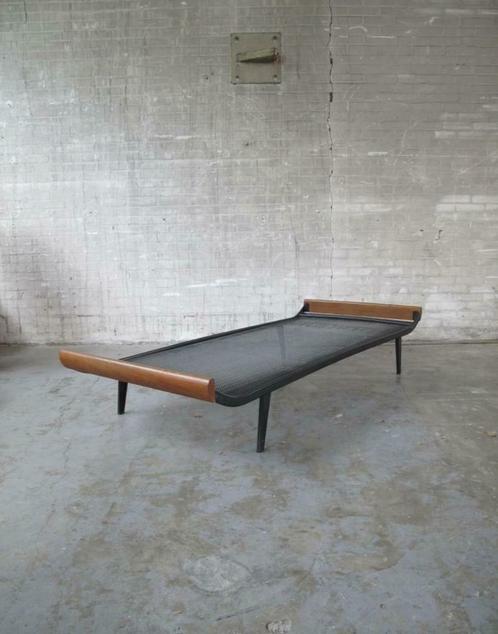 Bed Twee Cleopatra daybedden Dick Cordemeijer voor Auping., Huis en Inrichting, Slaapkamer | Bedden, Zo goed als nieuw, 90 cm