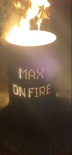 Vuurton met merry X-MAS happy 2022 MAX on fire olievat vat