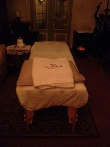 Massage-therapie met 100% aandacht beschikbaar voor biedingen