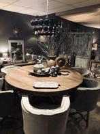 Landelijk stoer decoratie meubels tafel stoelen spiegel lamp