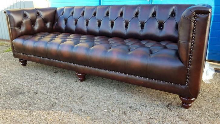Nieuwe moderne Chesterfield bank 2.35 + GRATIS BEZORGD, Huis en Inrichting, Banken | Bankstellen, Nieuw, Rechte bank, Leer