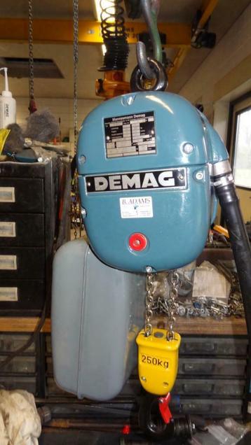 Demag kettingtakel 250 kg hijsvermogen beschikbaar voor biedingen