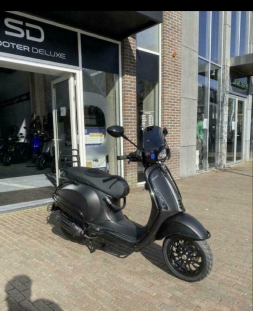 ≥ NIEUW glans zwart windscherm vespa sprint custom — Brommeronderdelen |  Scooters — Marktplaats