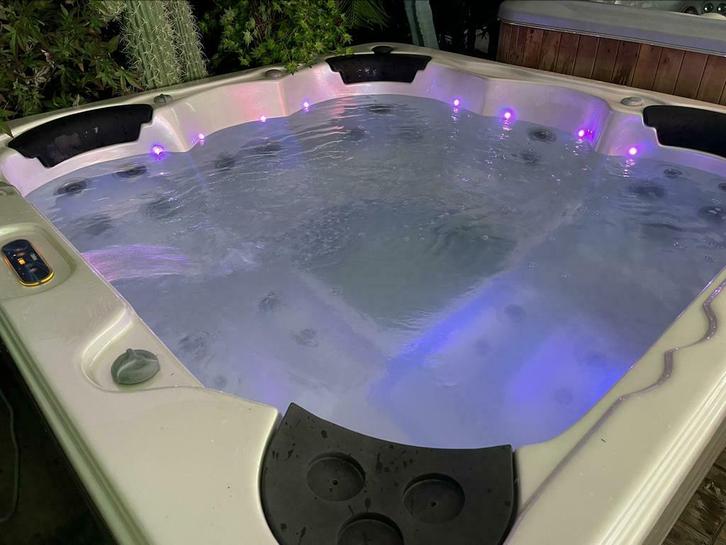 Jacuzzi monteur op locatie! LIMBURG, Tuin en Terras, Bubbelbaden en Hottubs, Zo goed als nieuw, Ophalen of Verzenden