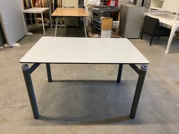 Niet-verstelbaar bureau / tafel 120x80xH74 cm, 45 euro/stuk