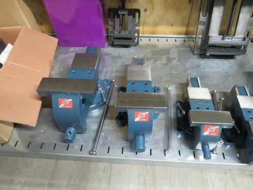 bankschroef schroefklem werkbankklem op draaiplateau, Doe-het-zelf en Verbouw, Gereedschap | Handgereedschap, Nieuw, Ophalen of Verzenden