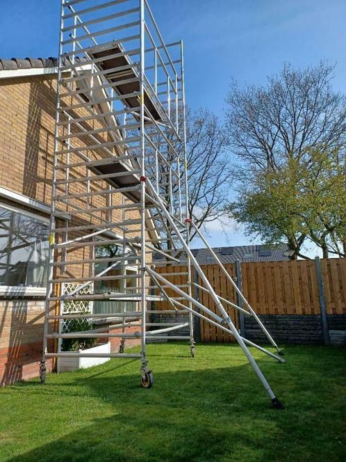 Brede rolsteiger te huur, Doe-het-zelf en Verbouw, Steigers, Gebruikt, Rolsteiger of Kamersteiger, 5 meter of hoger, Ophalen of Verzenden