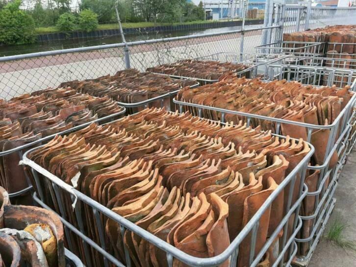 Te koop gevraagd oud hollandse dakpannen, Doe-het-zelf en Verbouw, Dakpannen en Dakbedekking, Zo goed als nieuw, Dakpannen, Rood