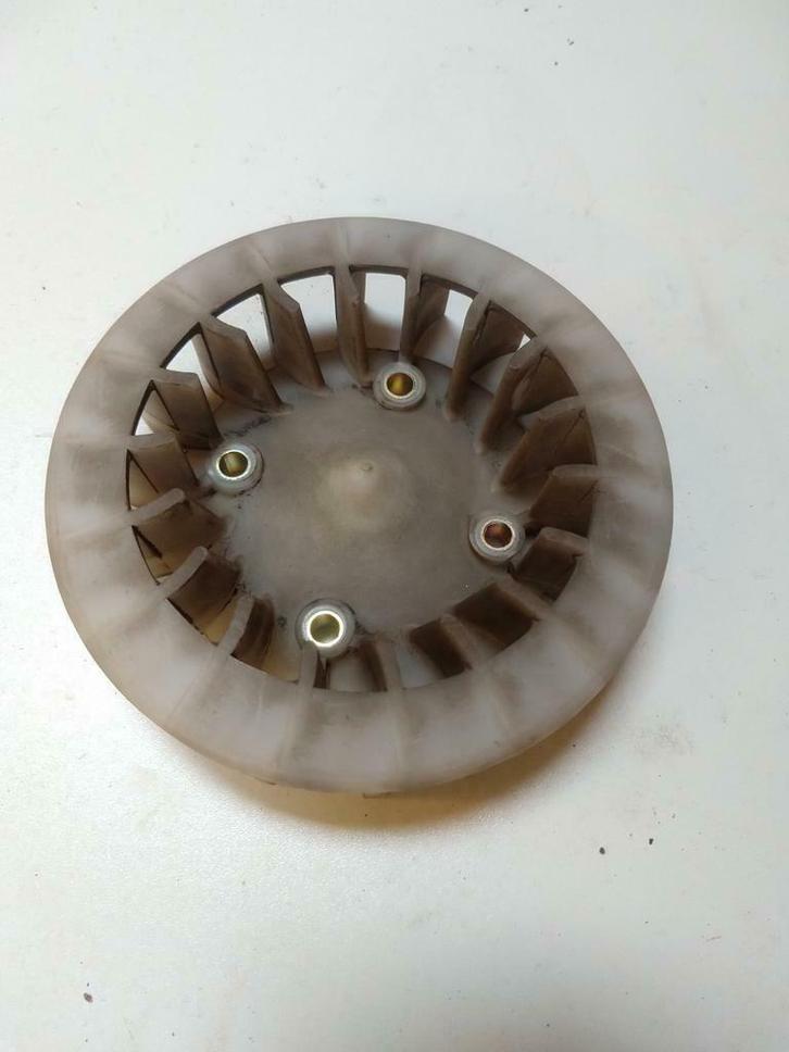 Koelvin Koelvinnen Vliegwiel Peugeot Speedfight 1 2 Vivacity, Fietsen en Brommers, Brommeronderdelen | Algemeen, Zo goed als nieuw