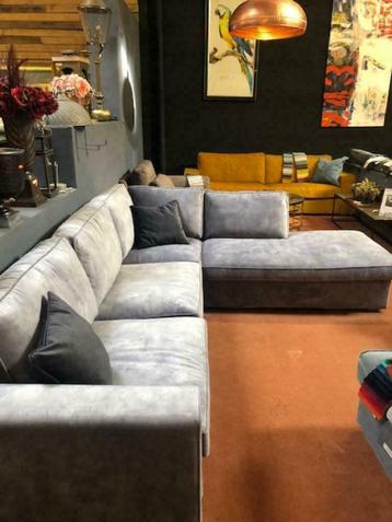 Showroom banken en fauteuils met "Hoge" kortingen!! beschikbaar voor biedingen
