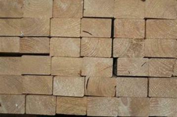 vuren geschaafd hout diverse maten beschikbaar voor biedingen