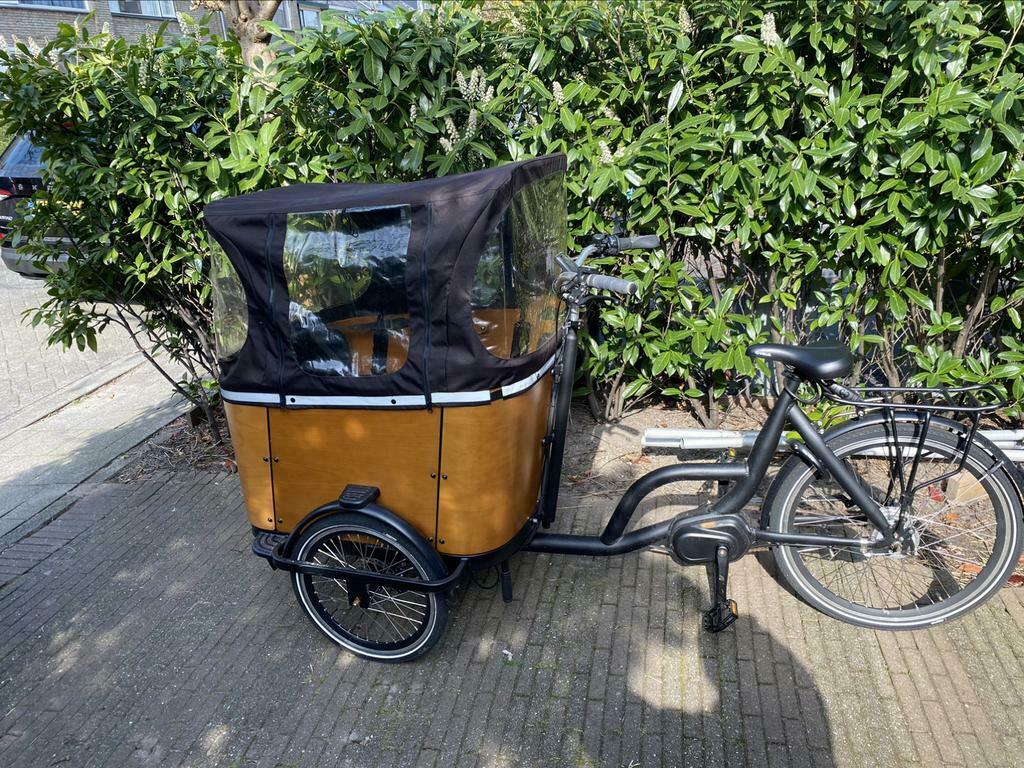 ≥ \u003c1 jaar oude elektrische bakfiets incl bekleding, gordels — Fietsen |  Bakfietsen — Marktplaats